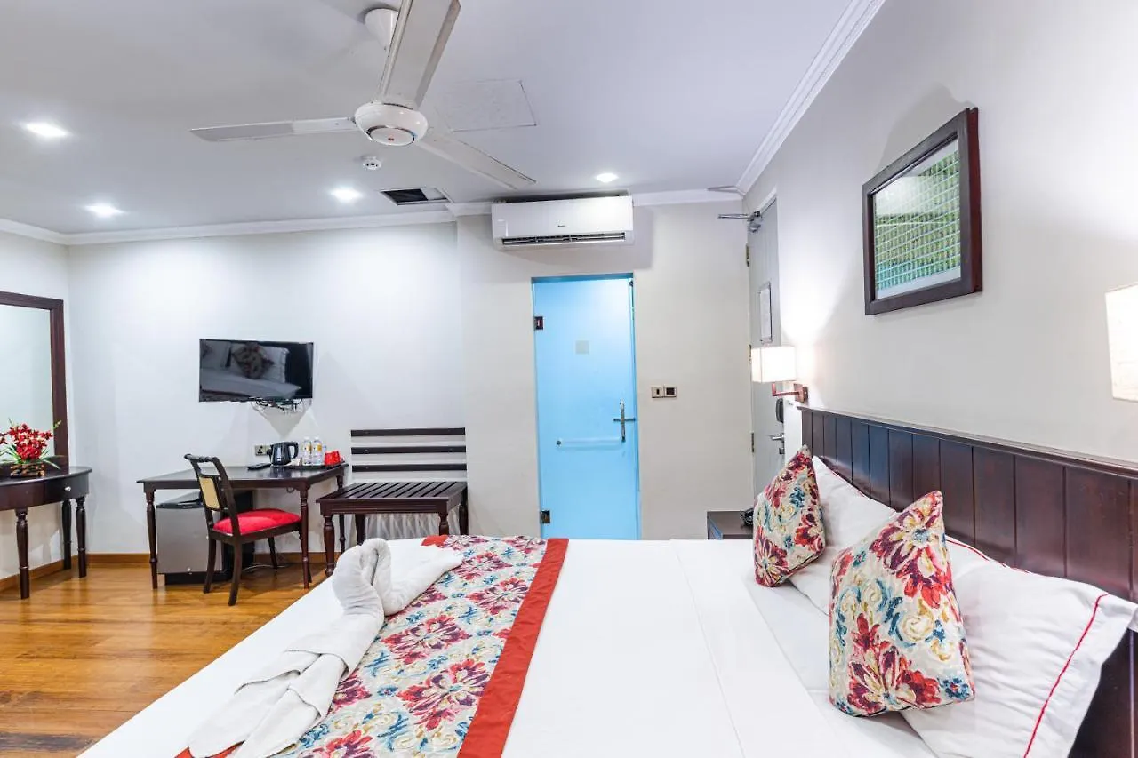 Earl'S Red Colombo Hotel