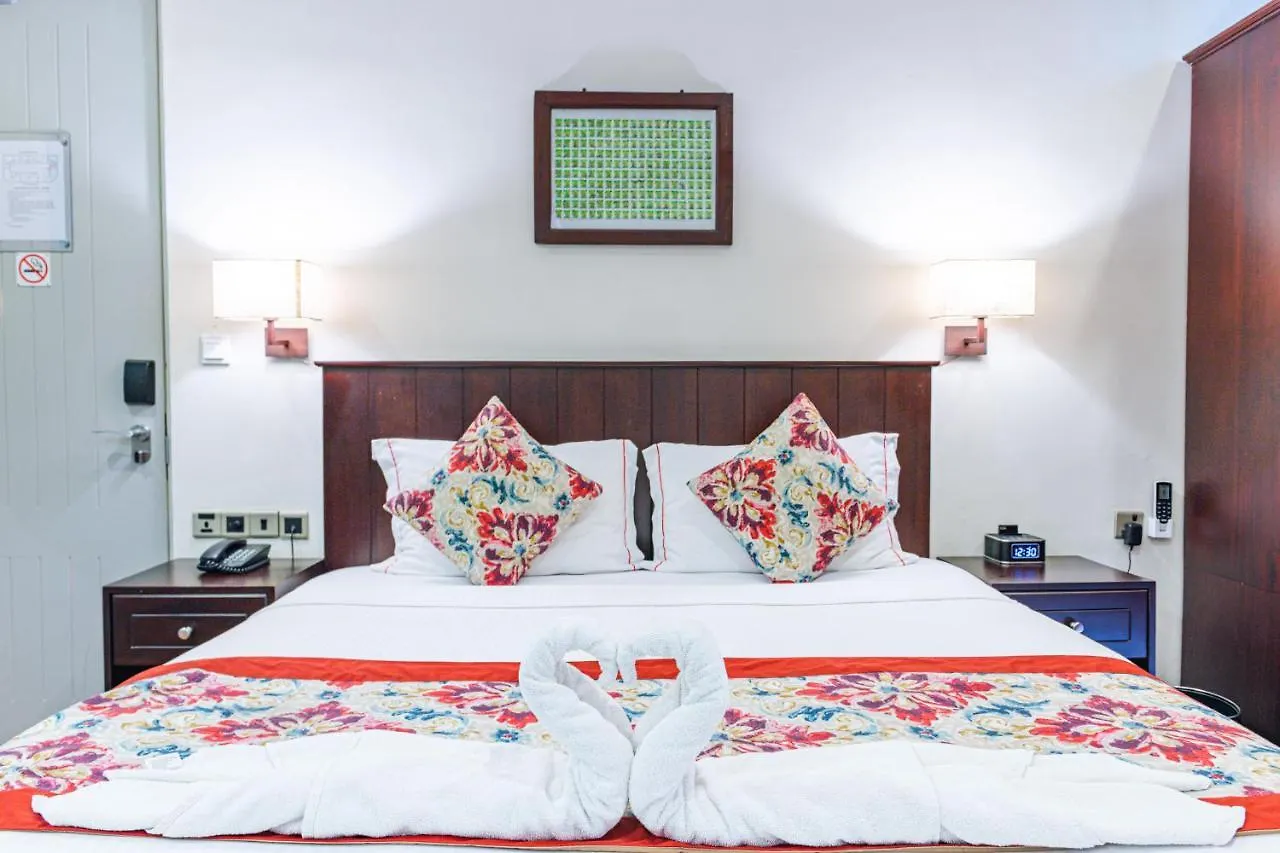 Earl'S Red Colombo Hotel